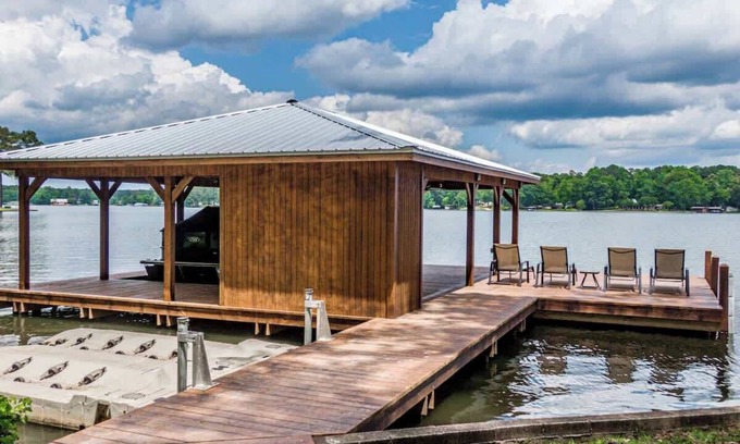 Milledgeville House | Leisure Point - Private dock, BIG Water, + Kayaks