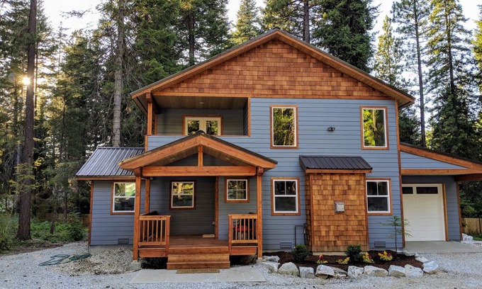 Leavenworth House | Lemmy Lane Lodge- Hot tub, Wifi- Everything you need! Leavenworth/Cole's Corner