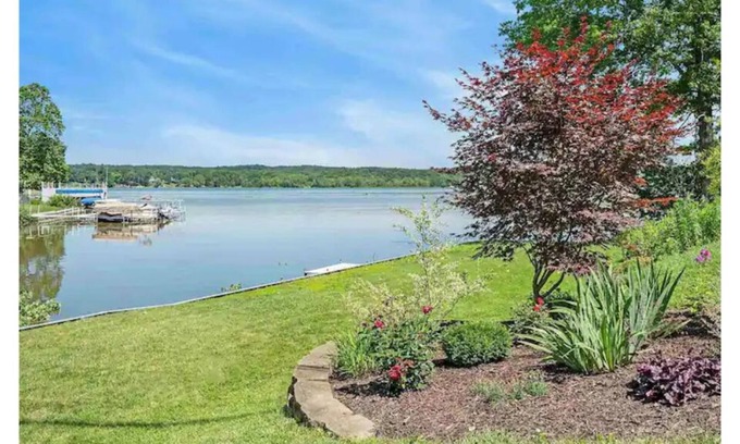 Unionville Cottage | Lemon Drop Inn Lake Lemon, Bloomington, Nashville