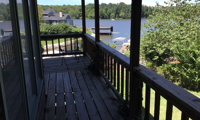 Unionville Cottage | Lemon Lift, house on the shores of Lake Lemon near Bloomington and Nashville IN.
