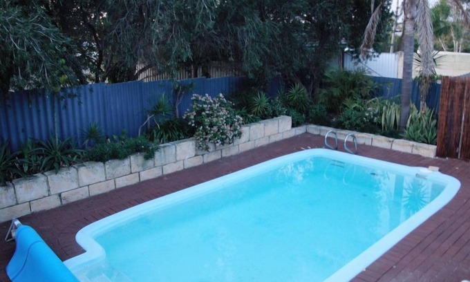 Padbury House | Lemon Tree Cottage - beautiful holiday home with pool near Hillary's, Perth