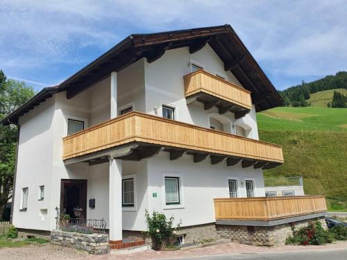 Dienten am Hochkoenig House | Leni