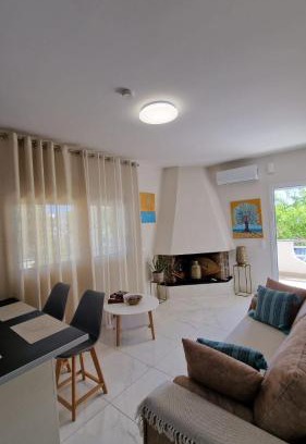 Spata-Artemida Apartment | Leo's House