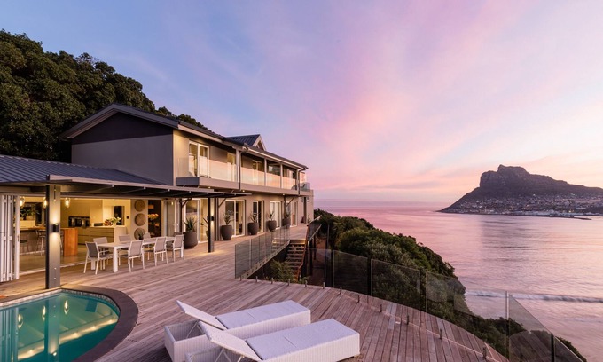 Scott Estate House | Leopard Rock arguably the most exclusive and prominent position in Hout Bay.