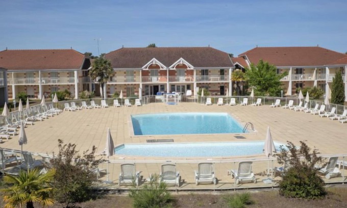 Le Verdon-sur-Mer Apartment | Les Alcyons T2 by Interhome
