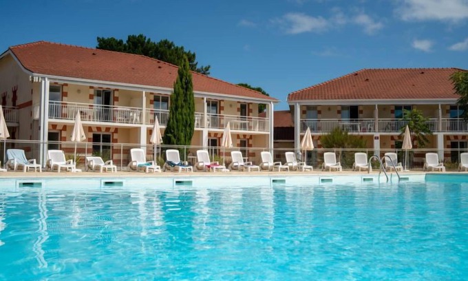 Le Verdon-sur-Mer Apartment | Les Alcyons T3 by Interhome