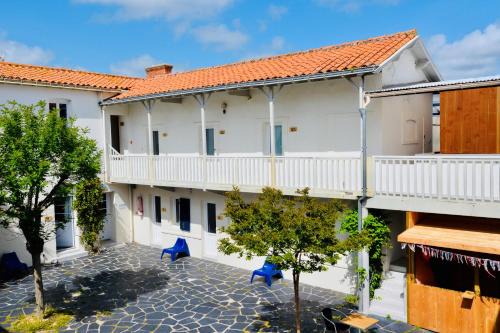 Saint-Gilles-Croix-de-Vie Hotel | LES BAIGNEURS