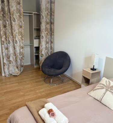 Donzac Apartment | Les balcons