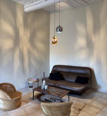 Eygalieres Apartment | Les canisses