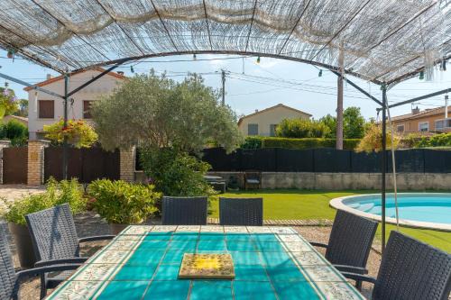 Apt Apartment | Les Cerisiers