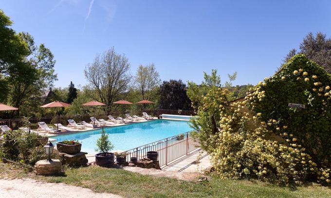Sarlat-la-Caneda Ski Chalet | Les Châtaigniers: chalet and swimming pool in the heart of nature in Sarlat itself