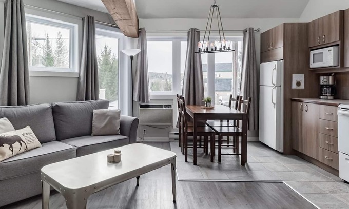 Mont-Tremblant Pedestrian Village Condo | Les Chouettes A Ski In/Ski Out - Mont-Tremblant