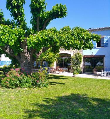 Richerenches House | Les Coquettes