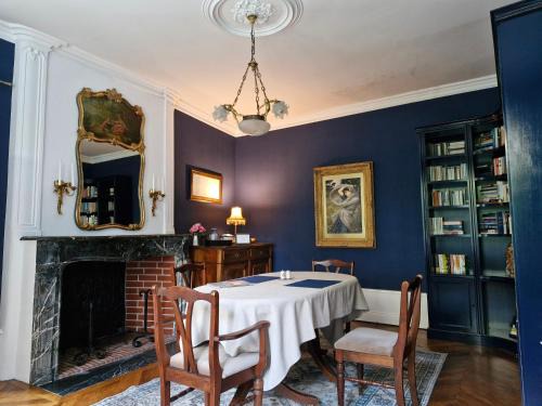 Chinon House | Les Destinées