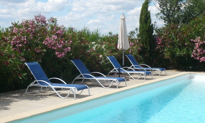 Saint-Gilles House | Les Flamants, 7/9 people, charming, garden and terrace and shared pool