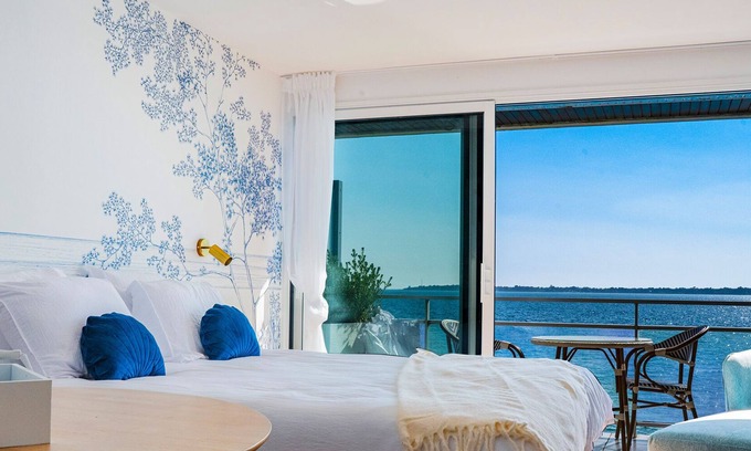 Kerherou Apartment | "LES FLOTS BLEUS" Studio facing the sea 2 p Concarneau