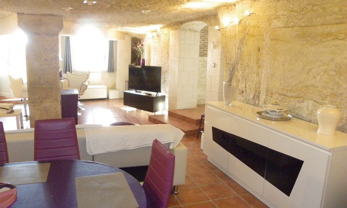 Nazelles-Negron House | Les Hauts de Nazelles