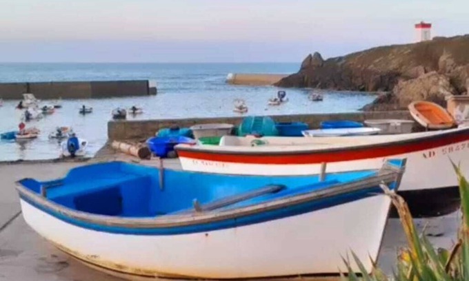 Plozevet House | Les Hortensias de papy.vacation home in the heart of Audierne Bay. Sea view