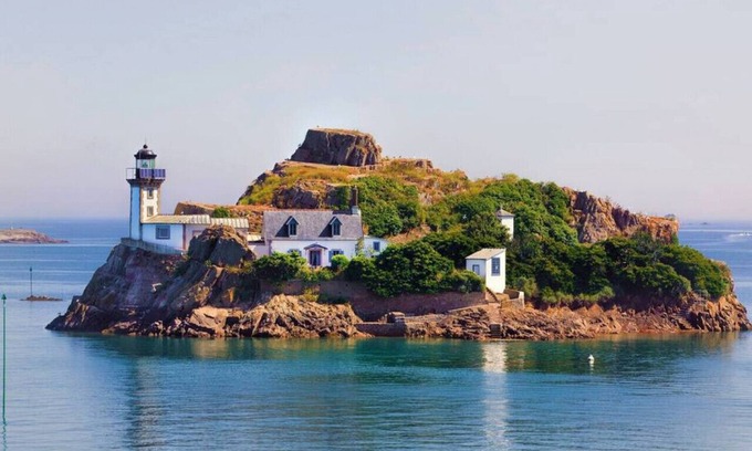 Plouezoch House | Les Hortensias - House with garden sea view Dourduff en mer