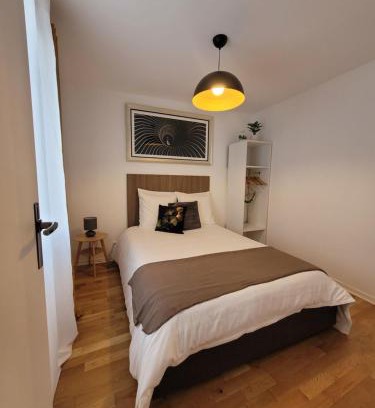 Noisy-le-Grand House | Les jardins du Carrousel - Chambre privée aménagée en T2