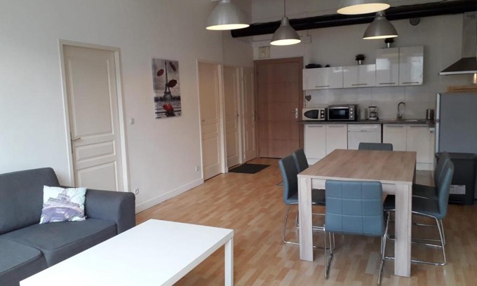 Les Lilas Apartment | LES LILAS