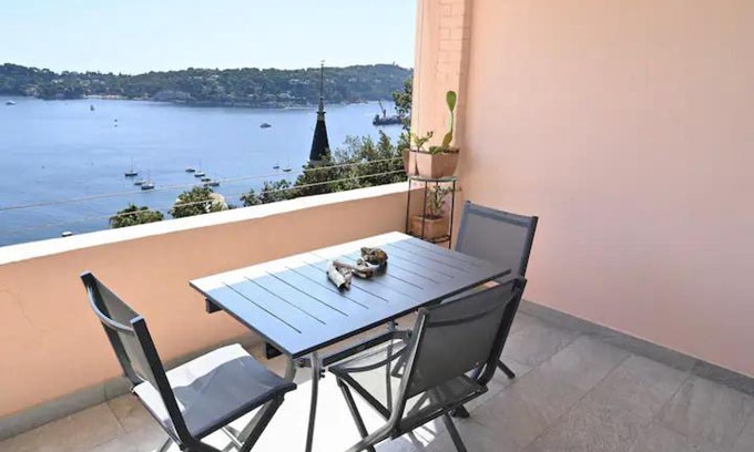 Villefranche-sur-Mer Apartment | Les Lucioles - Vue mer, AC, Wi-Fi, 4 pers