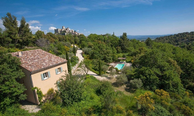 Le Barroux Villa | Les Ramiers - Four Bedroom Villa, Sleeps 8