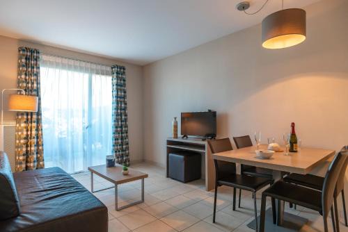 Concarneau Apartment | Les Sables 504 - Appt avec piscine partagée