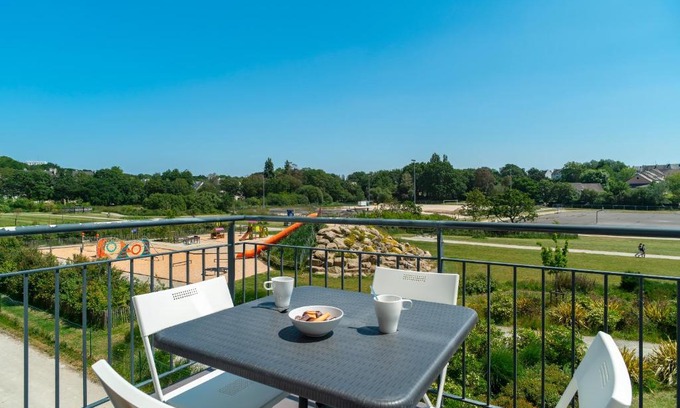 Concarneau Apartment | Les Thermes 521 - Appt proche plage avec piscine partagée