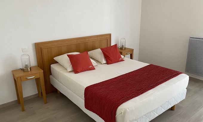 Saint-Assiscle Apartment | Les Tours D'Or Appartement T2 Salle de bain douche