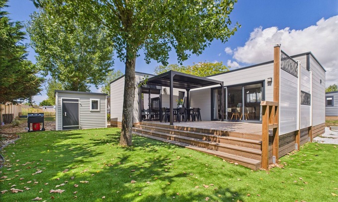 Saint-Gilles-Croix-de-Vie Ski Chalet | Les Voiles Blanches, chalet with pool for 8