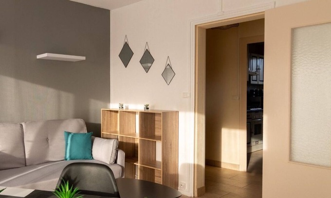 Saumur Apartment | ☆Les Violettes☆ | Spacious, fully-equipped apartment
