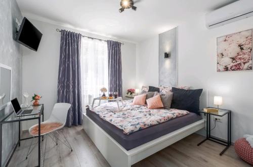 Rovinjsko Selo Bed & Breakfast | LESA room with private bathroom for 2 people