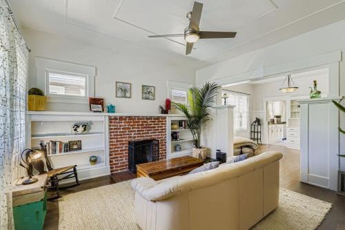 University District House | Less than 8 min to UW, Comfort & Quiet University Retreat