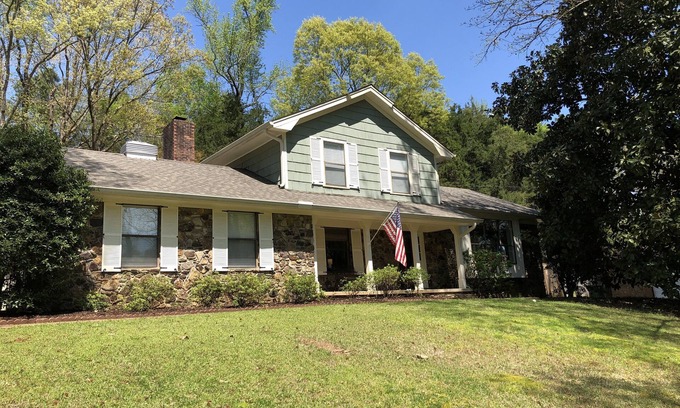 Oxford House | Less than five minutes to campus and square! Great for Football Game weekends!