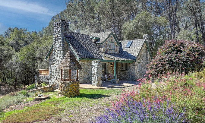 North Auburn Cabin | Lester Cabin 5min to Downtown Auburn 20min to Roseville next to Mountain Biking