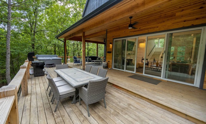 Broken Bow Cabin | Let It Slide – Two Slides Off Deck, Hot Tub, Foosball, Hammocks, Fire Pit