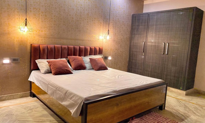 Noida Apartment | Let'stay- Sector 63A Noida