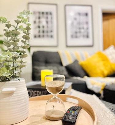 Southport Apartment | Lethbridge Villa 49 Apartment 2 Super Fibre WiFi, free parking