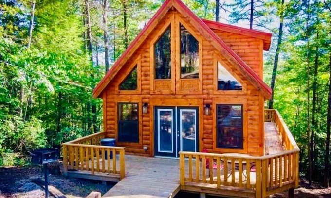 Rogers Cabin | Lets Get Cozy | RRG | hot tub | wifi