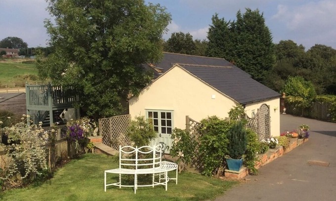 Manton Bed & Breakfast | Lettuce Lodge at Broccoli Bottom