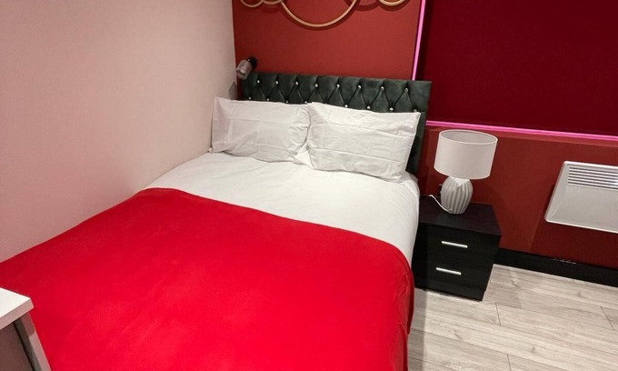 Headstone North House | Letzi private en-suite, North Harrow.