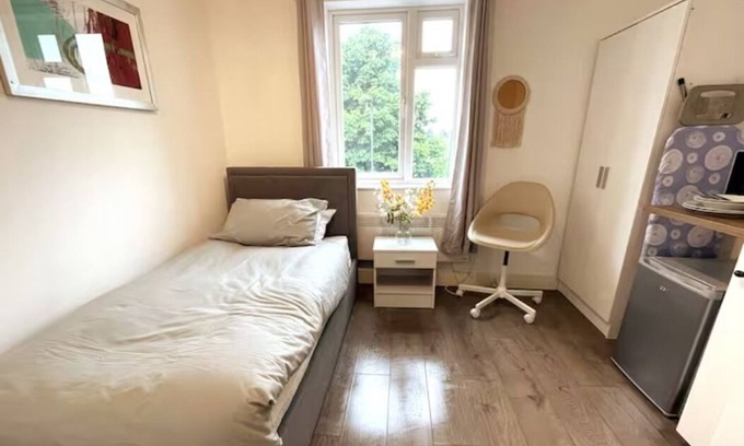 Stonebridge House | Letzi private en-suite Room, Near Wembley stadiumn