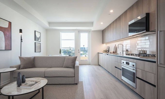 Melrose Apartment | Level Hollywood: Luxe Stays in West Hollywood w/Urban Oasis & Resort Amenities