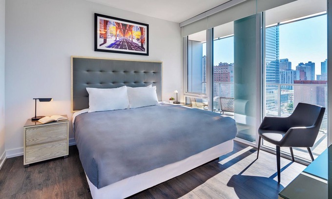 Near North Side Hotel | Level - Old Town 3 Bedroom, 2 Bath spacious suite with full kitchen