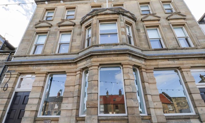 Loftus Apartment | Lewis Hunton Suite