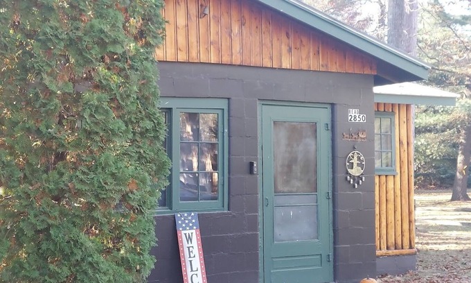 Lewiston Cabin | Lewiston Cabin close to town with views of East Twin Lake