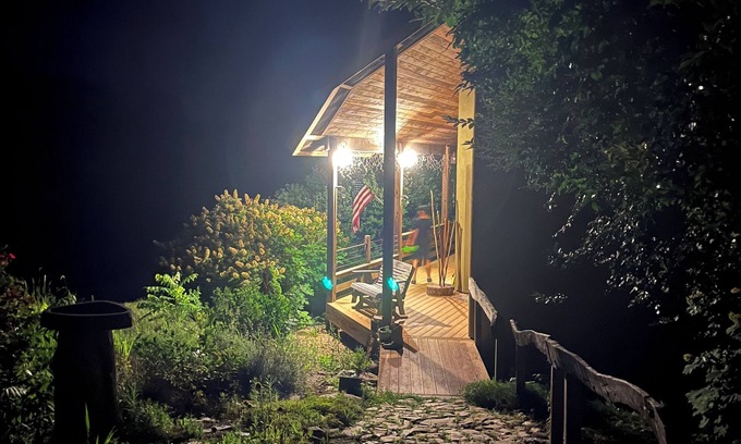 Lexington House | Lexington VA, VMI, Washington & Lee. 3 full baths, sleeps 10. On Maury River.
