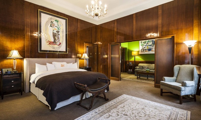 International District Apartment | LHotel Montreal
