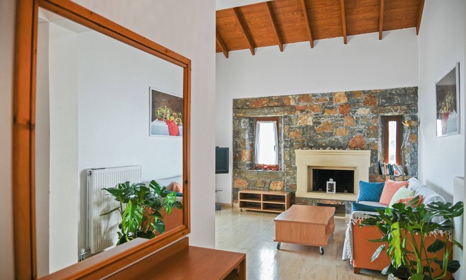 Makry Gialos Villa | Liakoto Stonewall House First Floor